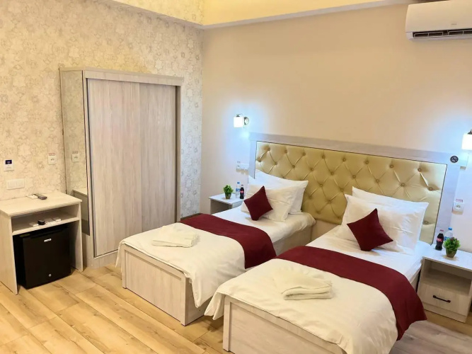 Aks Hotel