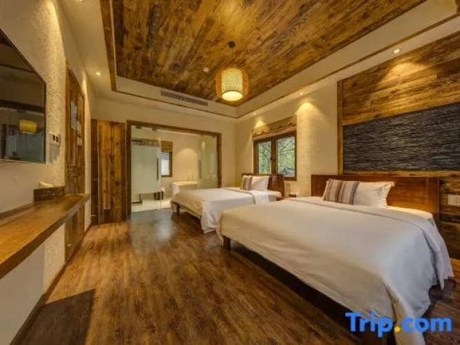 Standard Twin room with balcony