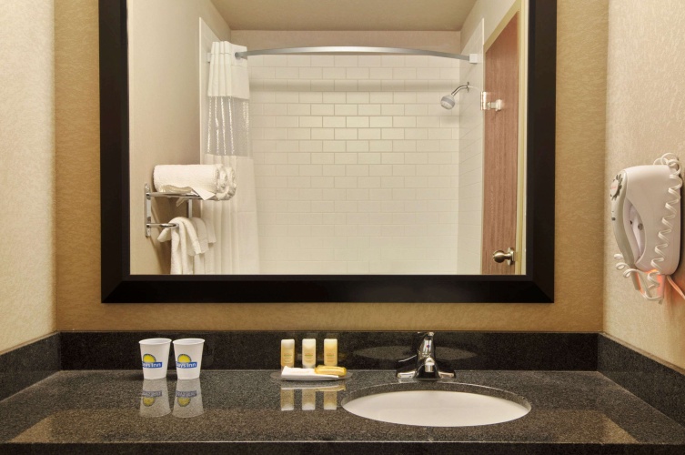 Days Inn by Wyndham Regina Airport West photo 11