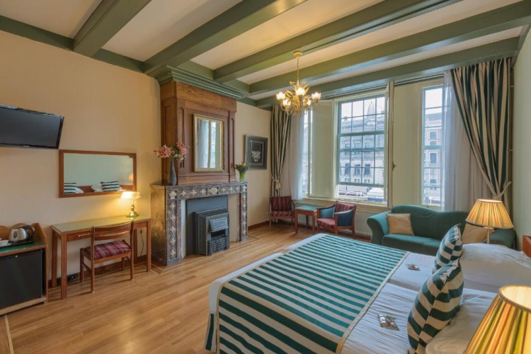 Double room with canal view