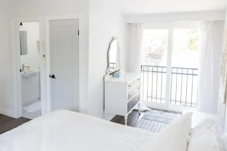 Fully Private 3 Bdrm Suite - The Winchester