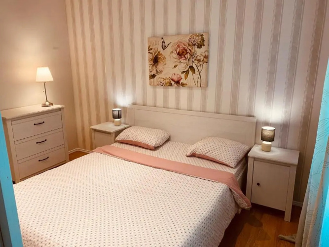 IGI WHITE FLAT with free private parking