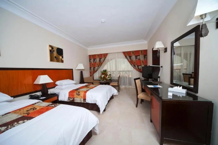 Standard Triple room with garden view