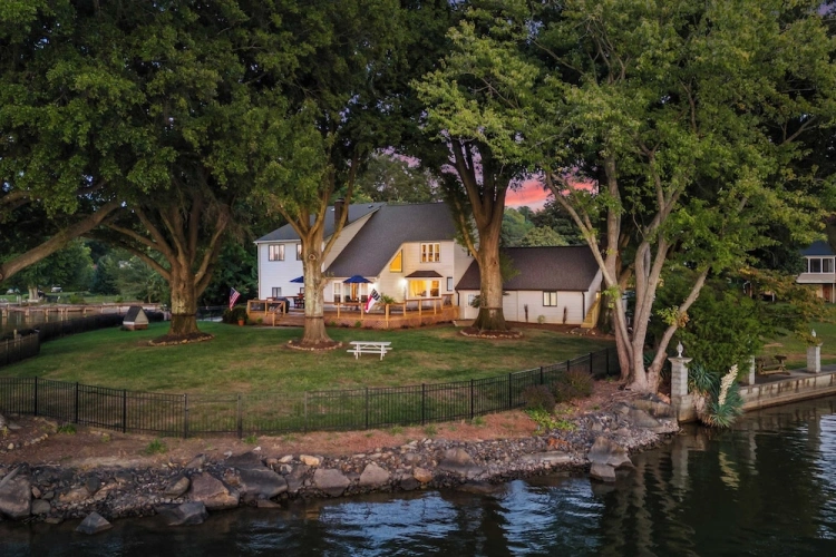 5 Bedrooms Cottage