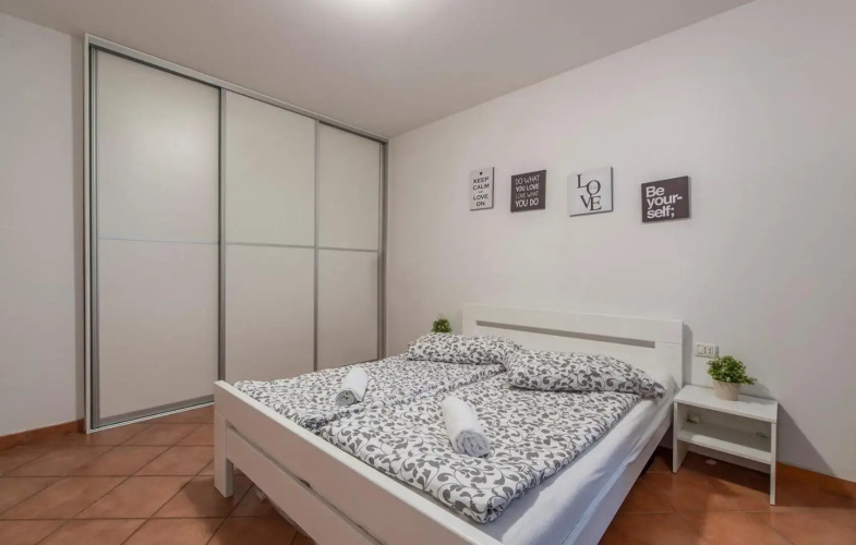Apartment Narcisa with Terrace