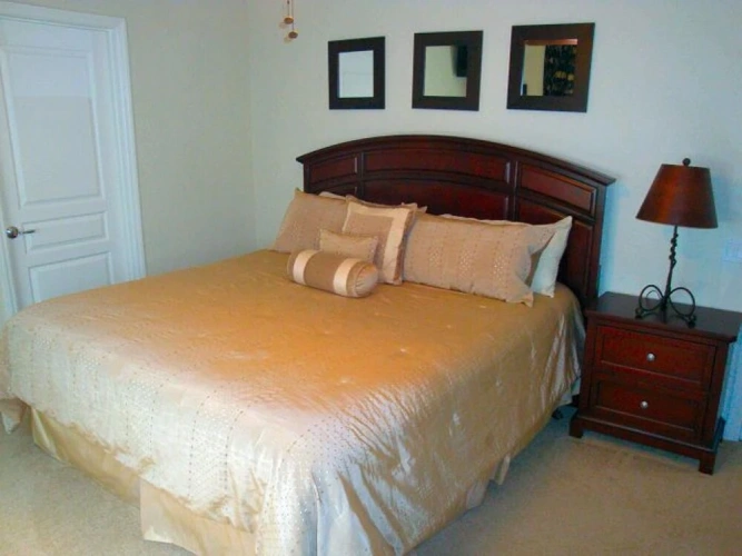 6 Bedrooms Villa