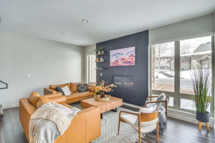 4 Bedrooms Apartment
