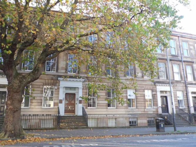 WEST END - Stunning, spacious, 3 bedroom, main door flat with private parking