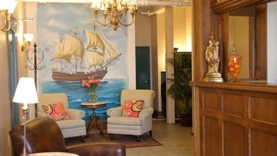 Smugglers Cove Inn