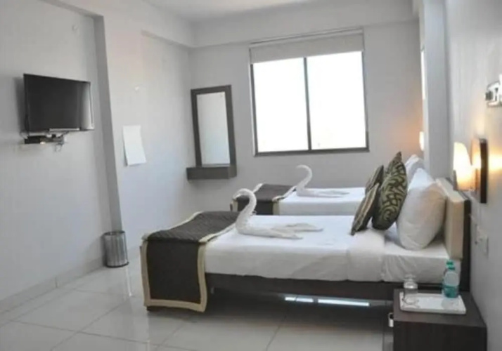 Hotel R K Palace