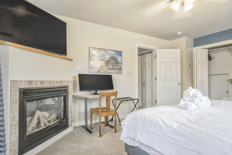 2BR Central Location Big Backyard & Dog Friendly!
