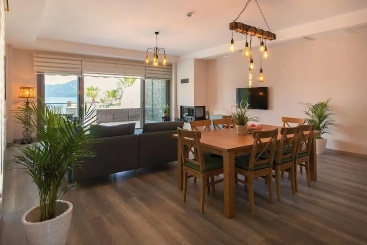 3 Bedrooms Apartment