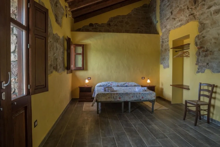 Deluxe Triple room with partial sea view