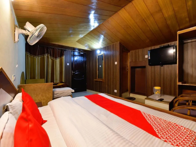 OYO 13186 Hotel Royal View