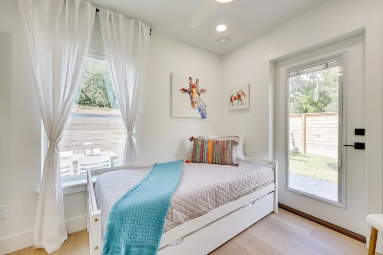 4 Bedrooms Cottage