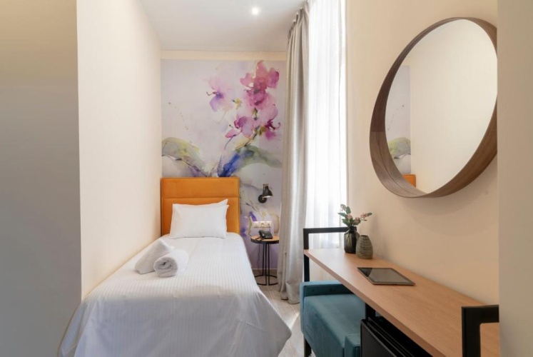 Standard Twin room with balcony