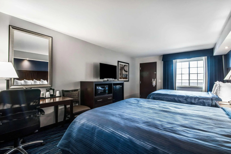 Clarion Pointe Downtown