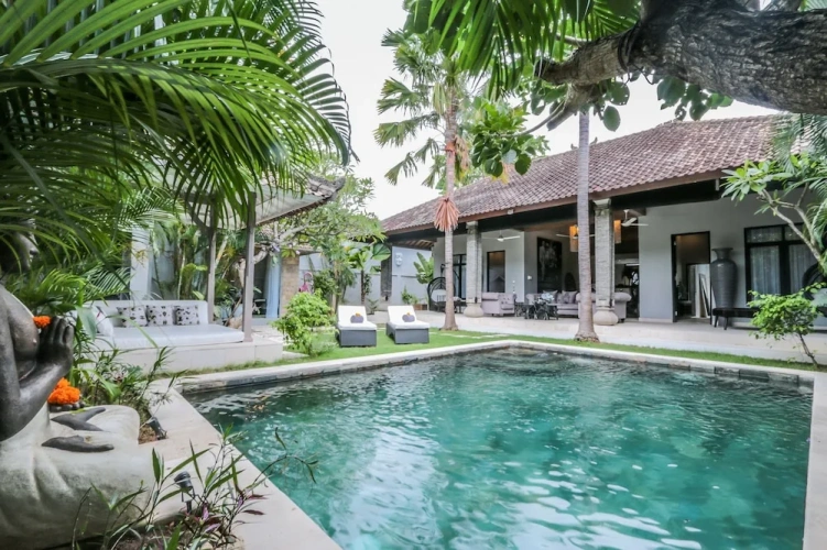 2 Bedrooms Villa