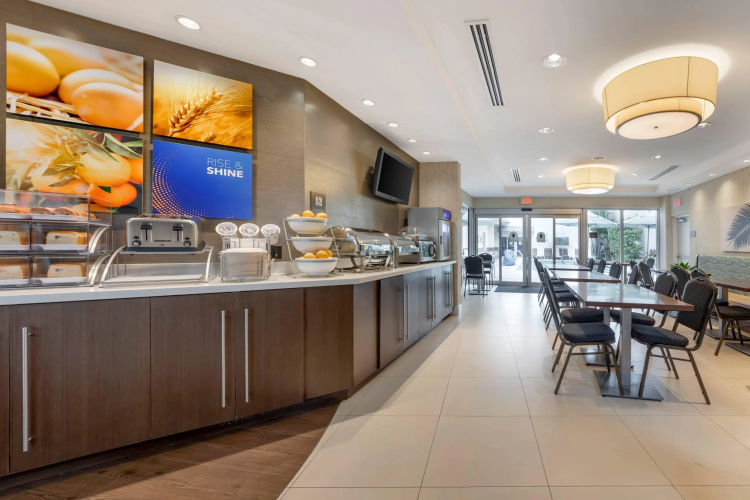 Comfort Suites Miami Airport North photo 12