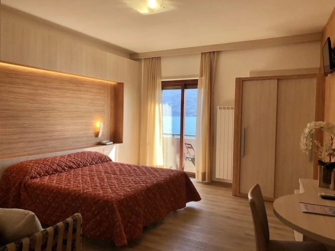 Deluxe Double room with lake view