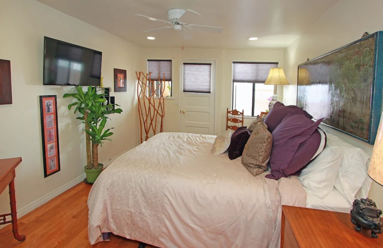 3909 Marcus Ave Shie1 4 Bedroom Duplex