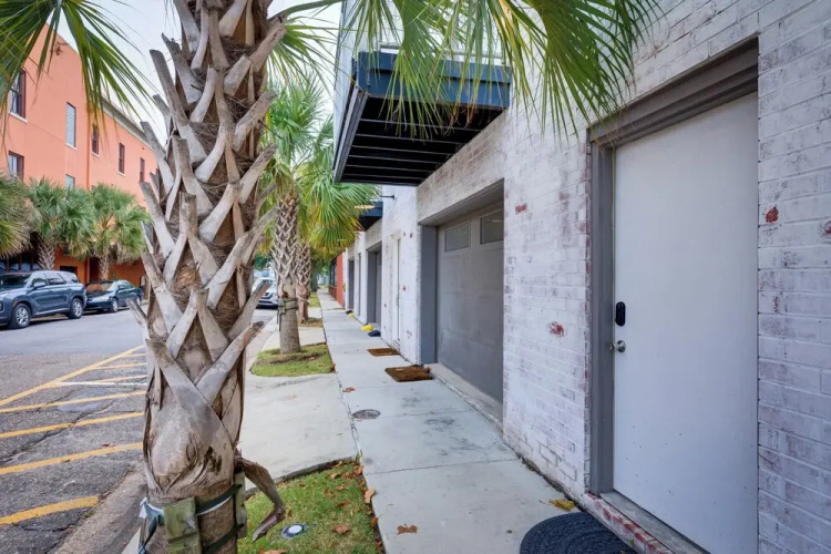 Game Room w/ Pool Table! Downtown Mobile Condo