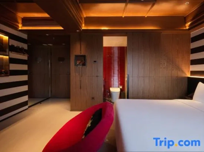 Standard Double room with street view