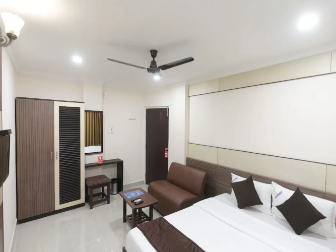 OYO 5230 Pan Residency