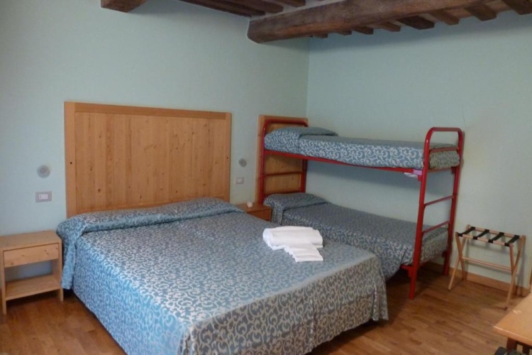 Standard Triple room