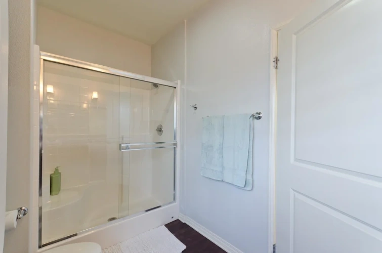 3 Bedrooms Apartment