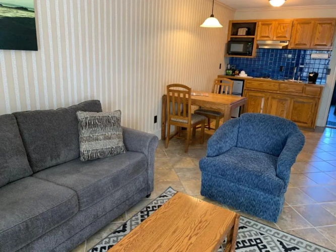 Coachman Inn & Suites