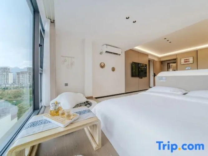1 Bedroom Comfort Family Suite with river view