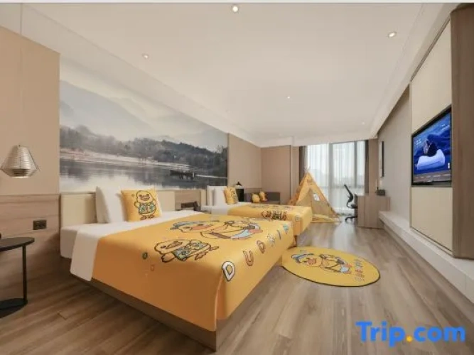 Superior Single Family room