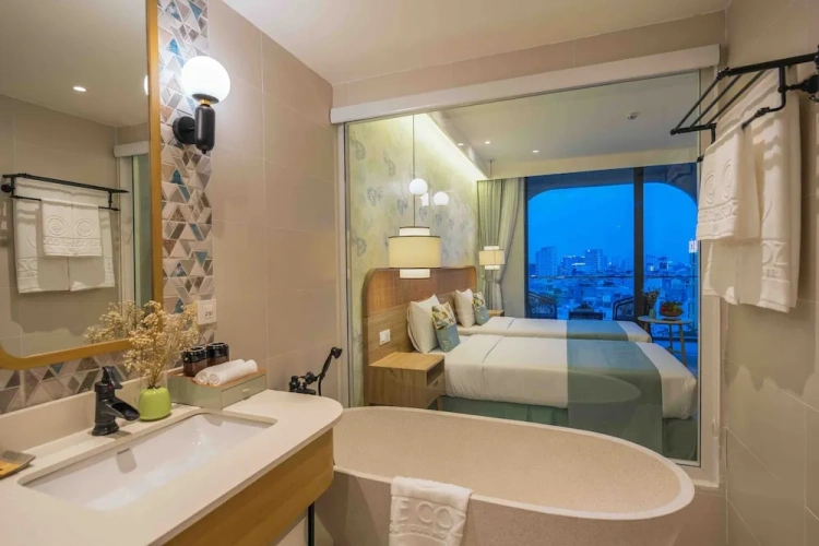 Deluxe Double room with city view