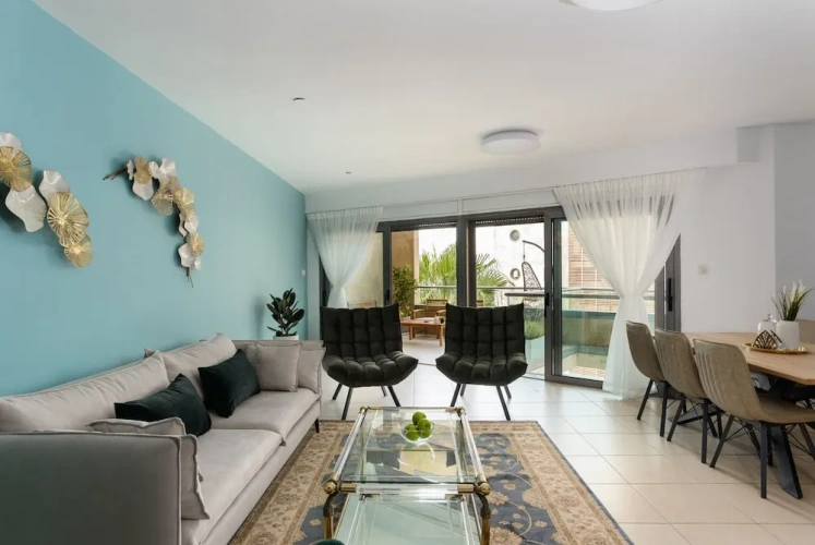 3 Bedrooms Classic Apartment