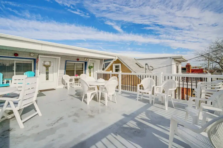 Half-block to Beach & Conventions: Wildwood Studio