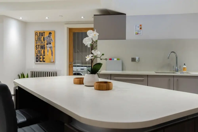5 Bedrooms Cottage