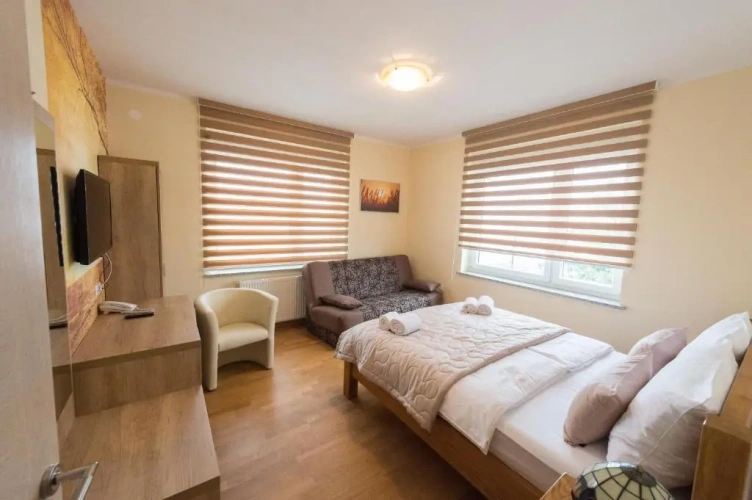 Standard Triple room