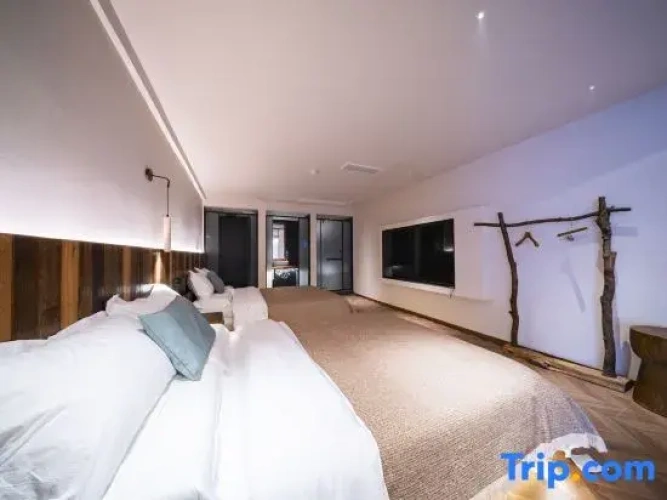 Deluxe Double Suite with balcony