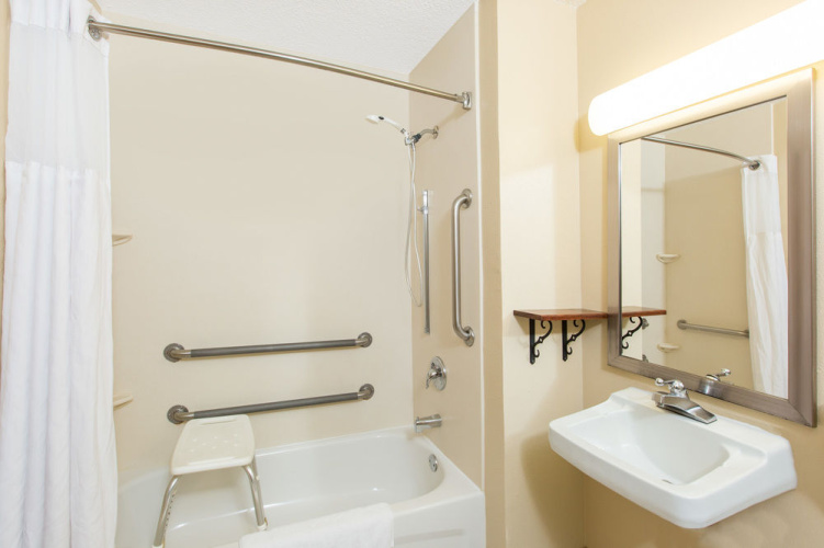 Super 8 by Wyndham Fairmont photo 8