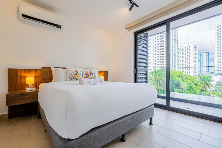w Beautiful 1BR w Perfect Balcony View