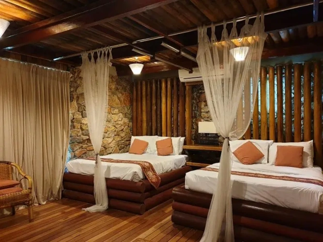 Quadruple Family Suite