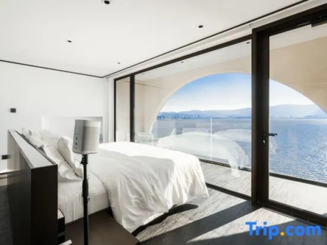 Suite with balcony and with sea view