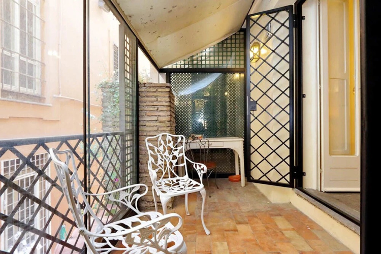 Spanish Steps Charming Apartment