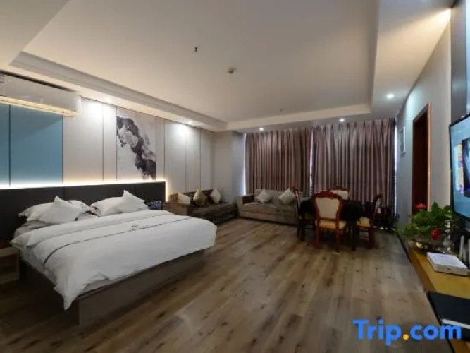 Quadruple Family Suite