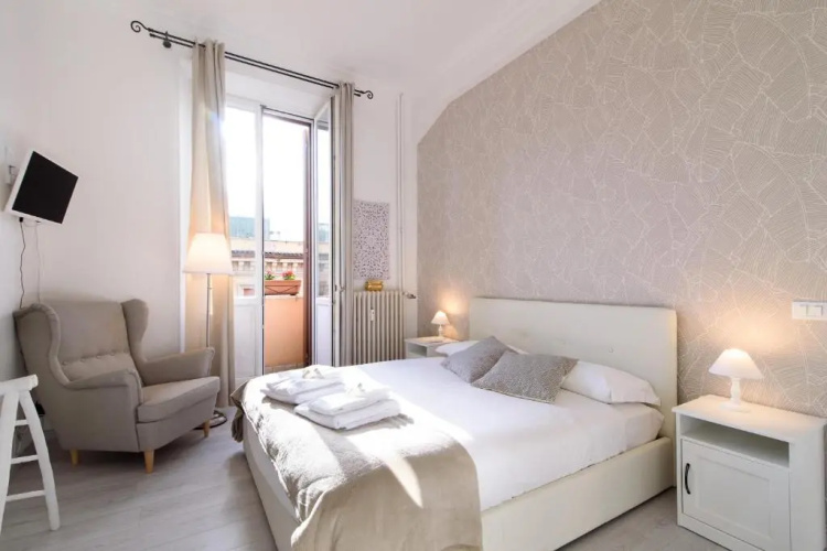 White Napoleone Apartment