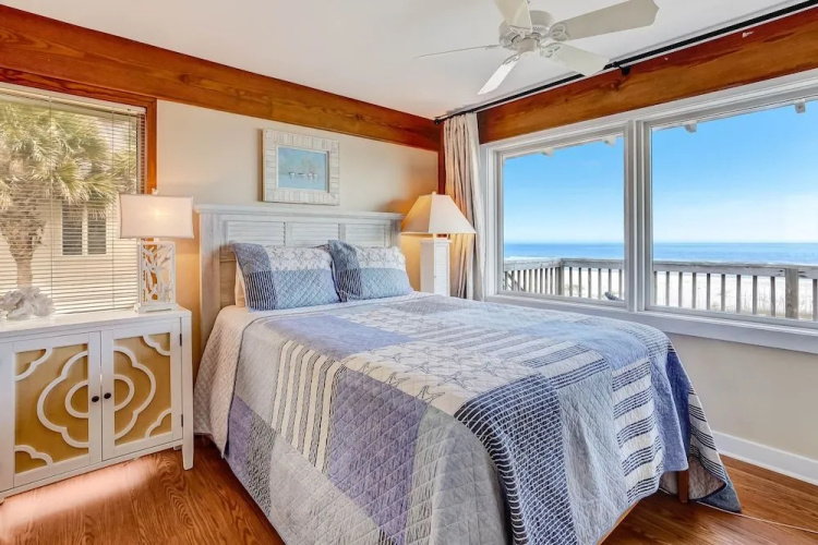 Oceanfront Pet Friendly Unit by RedAwning
