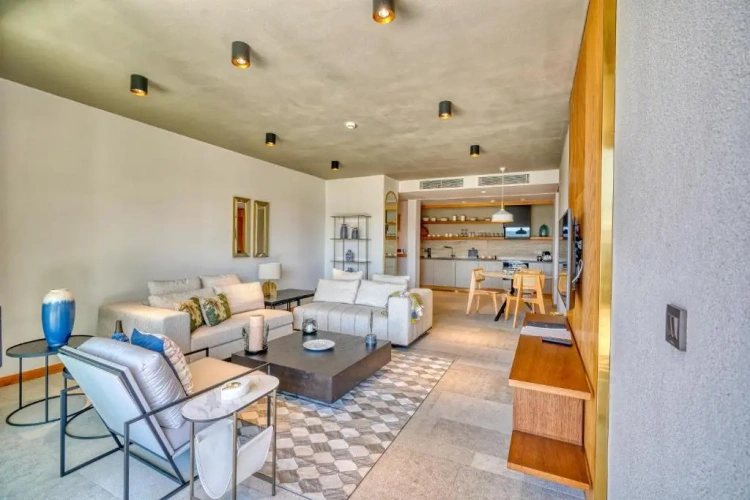 3 Bedrooms Apartment