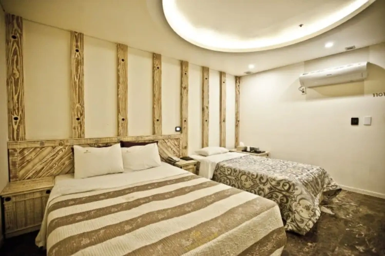 Standard Triple room