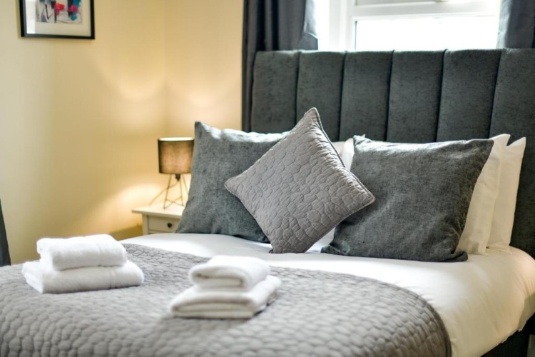 4 Bedrooms Cottage